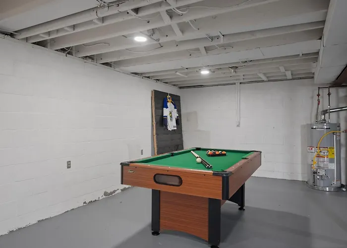 Holiday home Stylish And Bright 3bd Home, Amazing Deck, Game Room, Free Parking