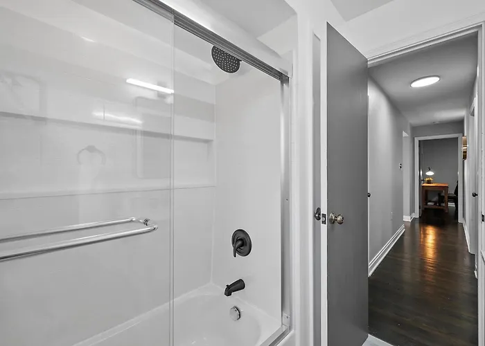 Stylish And Bright 3bd Home, Amazing Deck, Game Room, Free Parking Pittsburgh