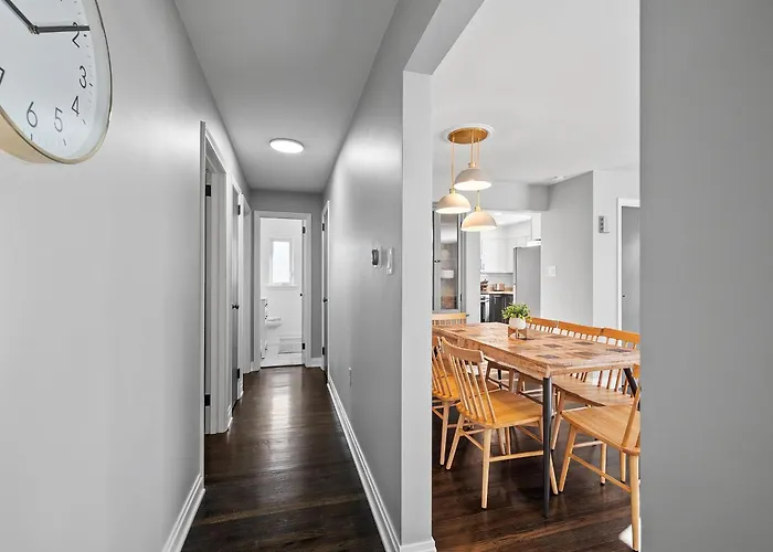 Stylish And Bright 3bd Home, Amazing Deck, Game Room, Free Parking Holiday home