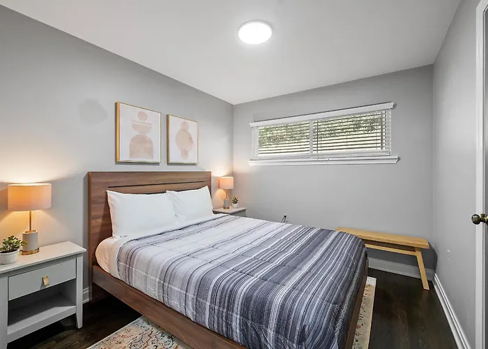 Holiday home Stylish And Bright 3bd Home, Amazing Deck, Game Room, Free Parking Pittsburgh