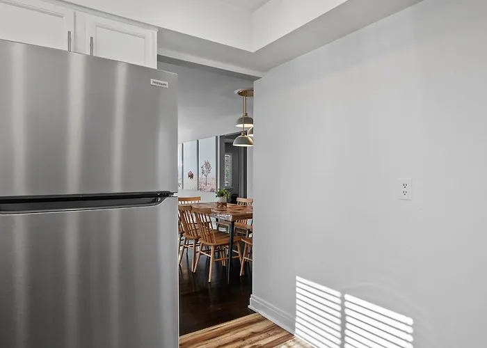 Stylish And Bright 3bd Home, Amazing Deck, Game Room, Free Parking Holiday home Pittsburgh