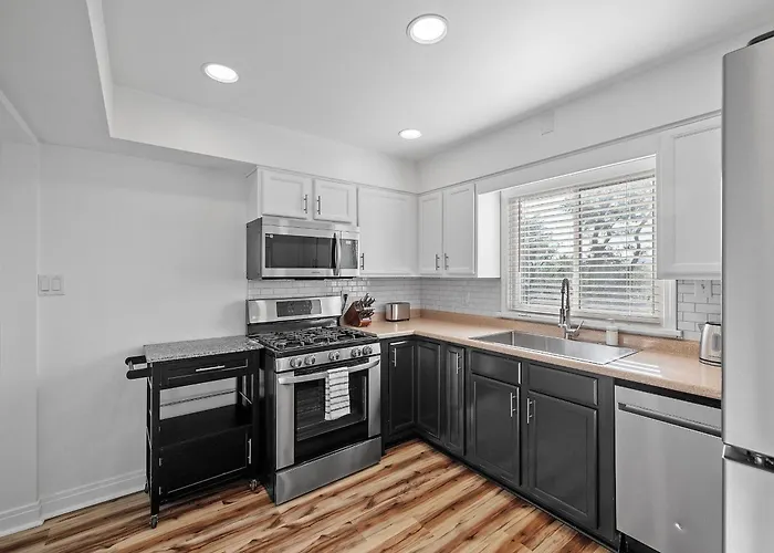 Holiday home Stylish And Bright 3bd Home, Amazing Deck, Game Room, Free Parking Pittsburgh