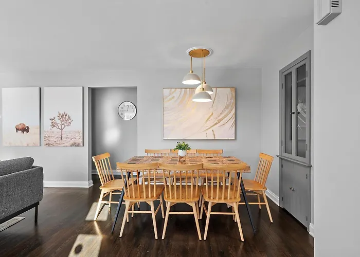 Stylish And Bright 3bd Home, Amazing Deck, Game Room, Free Parking *