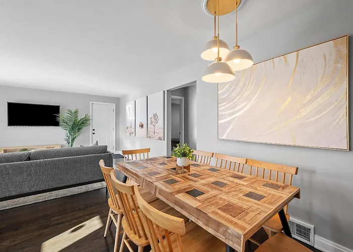 Stylish And Bright 3bd Home, Amazing Deck, Game Room, Free Parking Pittsburgh