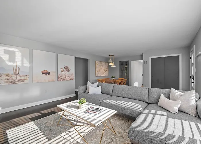 Stylish And Bright 3bd Home, Amazing Deck, Game Room, Free Parking *